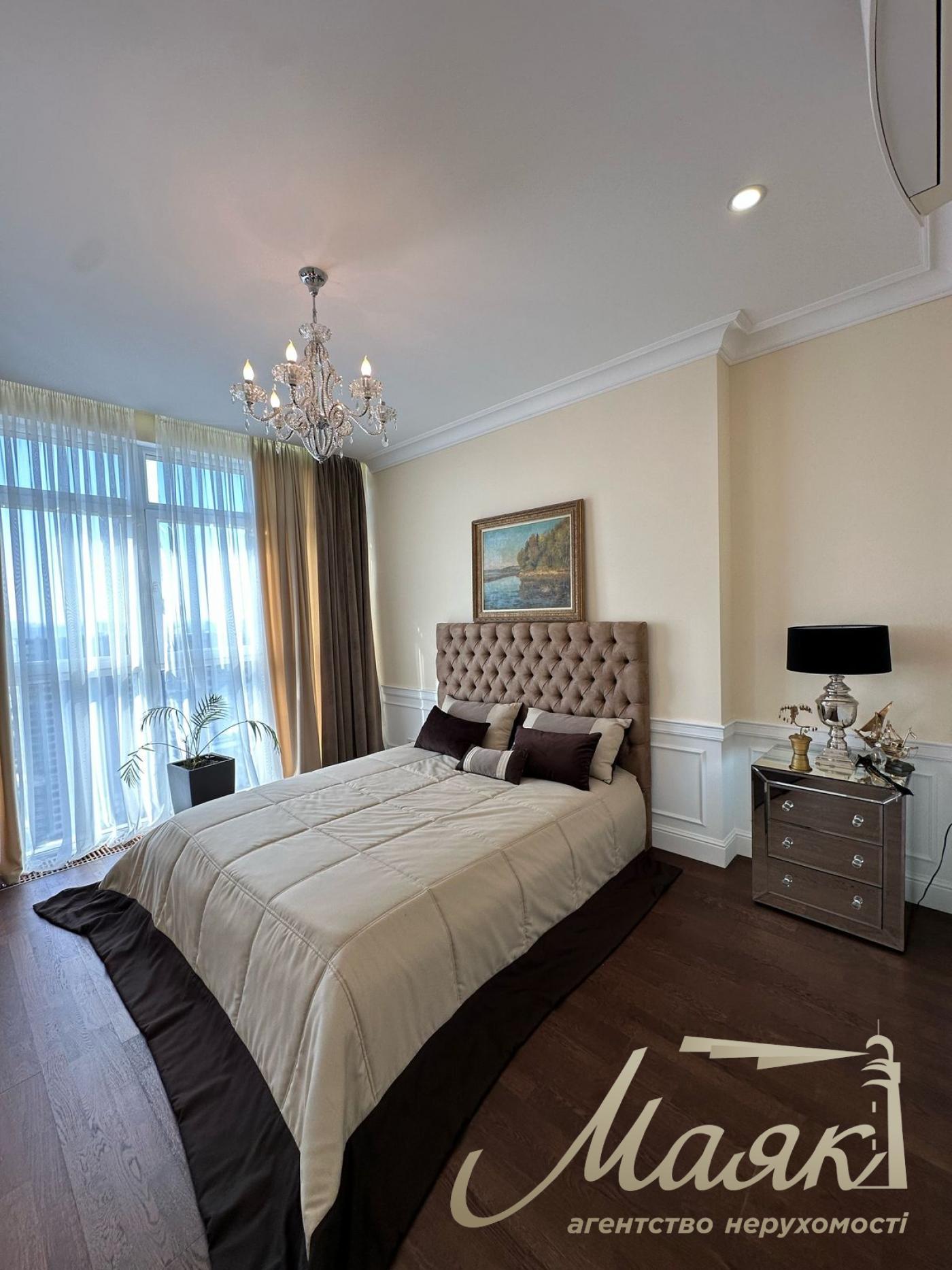 Sale of apartment 156m2 in residential complex Novopecherskie Lipki, Andreya Verkhoglyada st., Pechersk, Kyiv