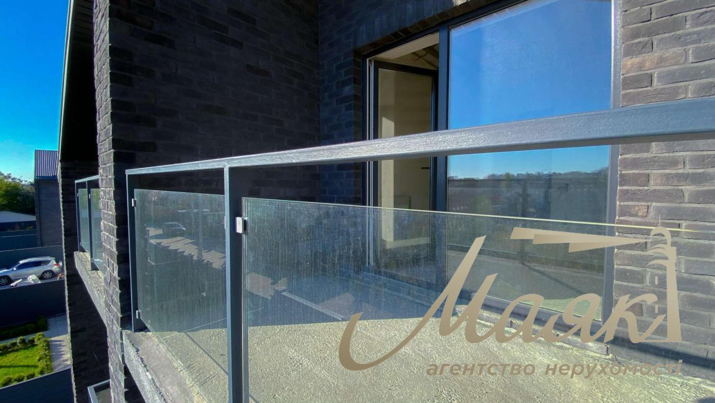 Продажа дома 250м2 с жилым подвалом в Соломенском районе ул. Березова