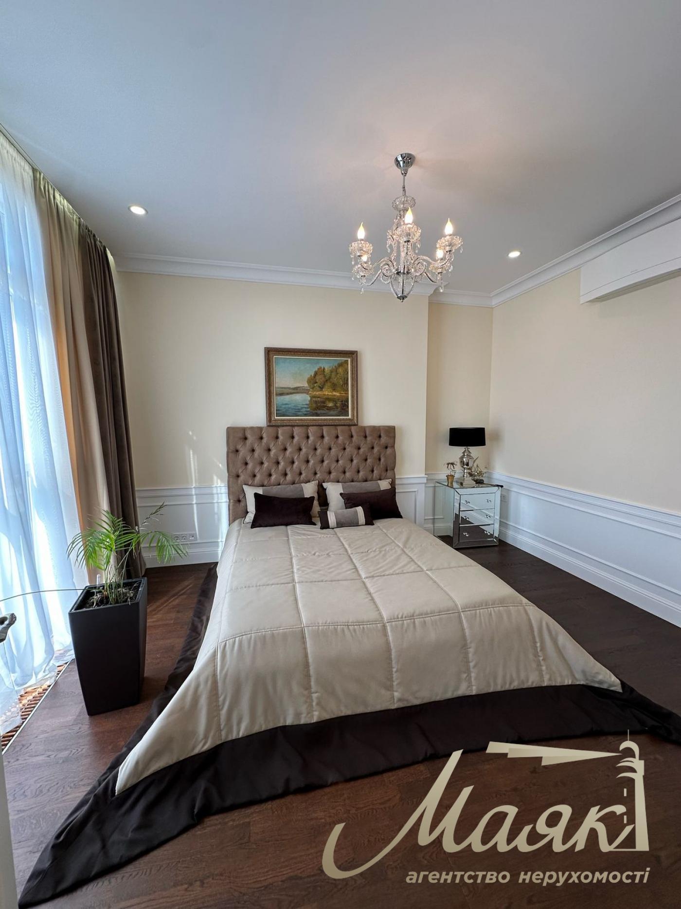 Sale of apartment 156m2 in residential complex Novopecherskie Lipki, Andreya Verkhoglyada st., Pechersk, Kyiv