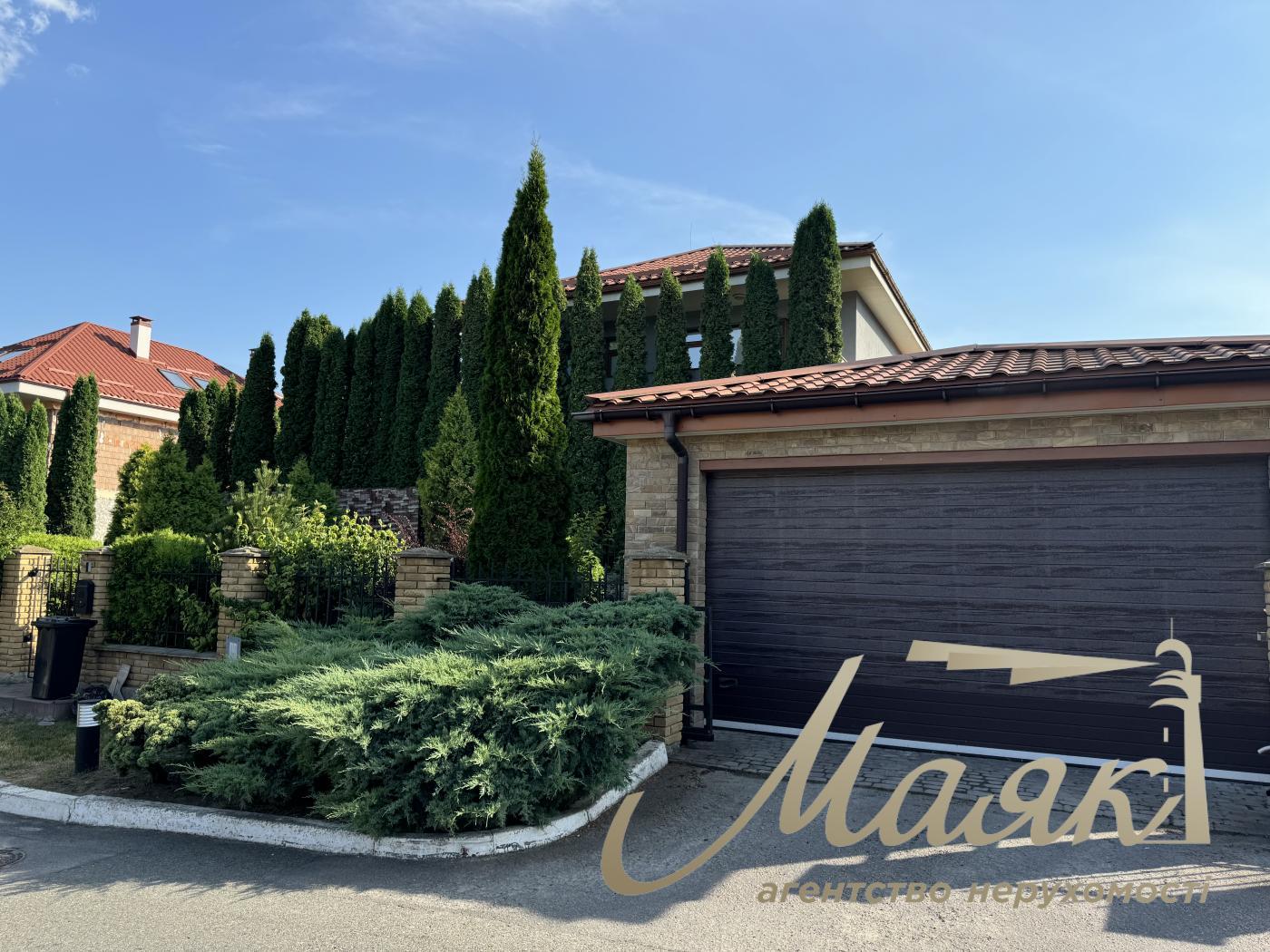 Rent 2-storey house 220m2 in. Ivankovici/Kruglyk, KG "Maetok"