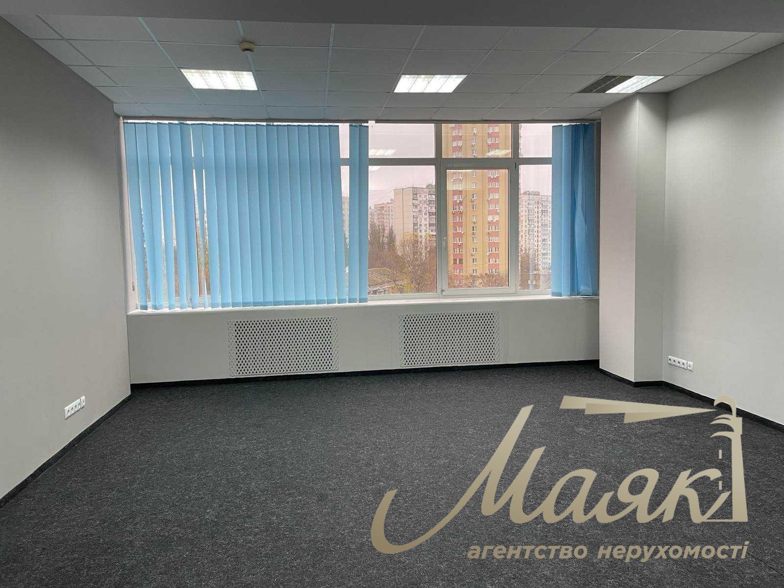 Аренда офисного помещения 636 м2 в БЦ, метро Голосеевская