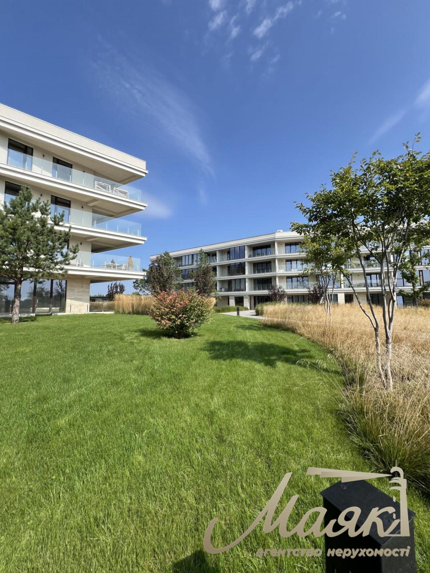 For sale 3-bedroom apartment in Residential Complex Park Lake City, Podgoretsi