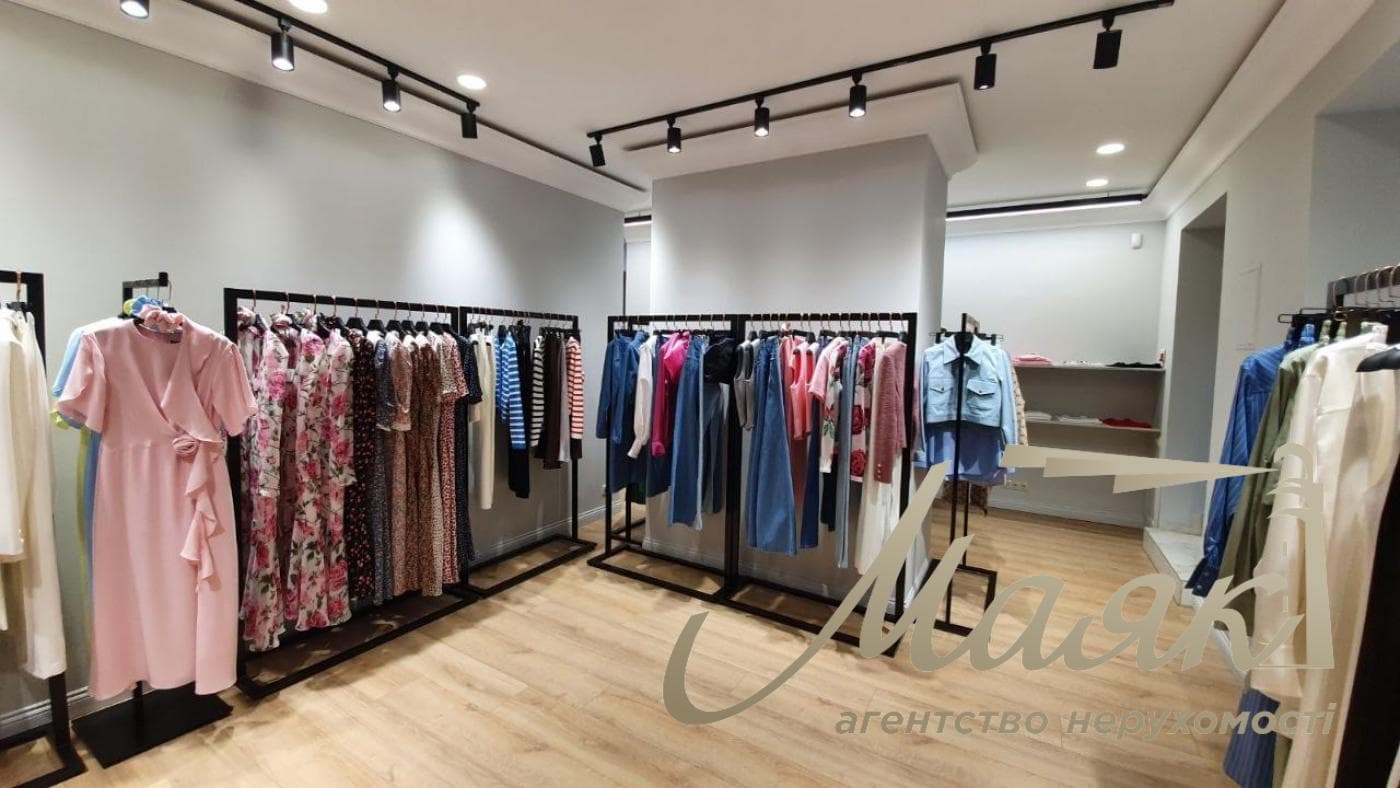 63 square meters of street-front space for rent on Pavlo Skoropadskyi Street (Lva Tolstogo Street), Downtown,