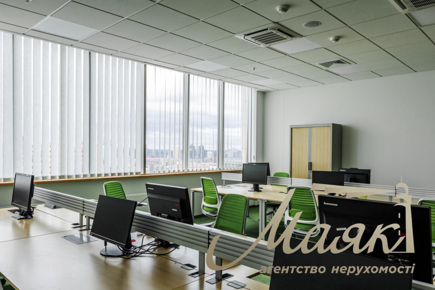 Rent 1194m2 in the Senator Business Center, Pechersky district.