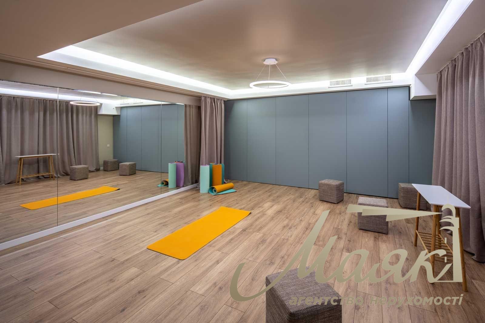 Office for rent 268 m2 in Business City business center