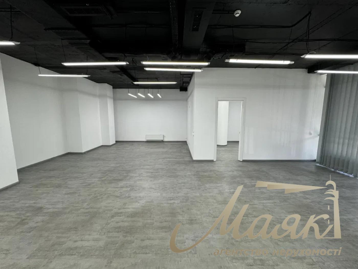Office for rent 250m2 in Gloria Business Center, Nivki metro station