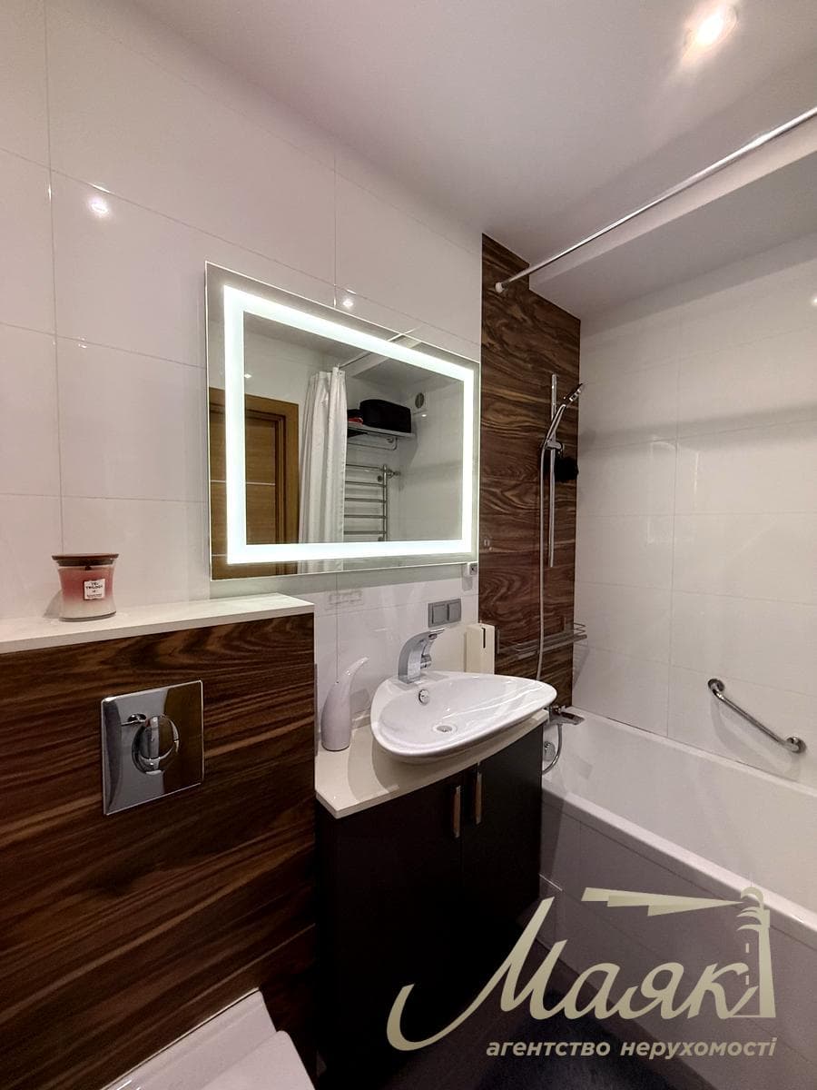 Продаж квартири площею 45 м² на Печерську, бульвар Лесі Українки, 14
