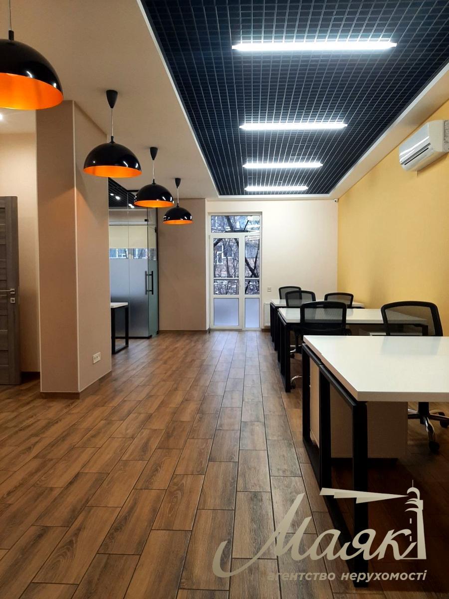 Rent office 65m2 on Konovaltsa street 36-e, Pechersk district.