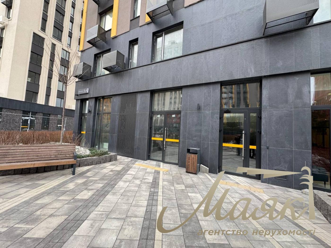 Commercial facade premises for rent 117m2, Residential Complex Sweetlopark