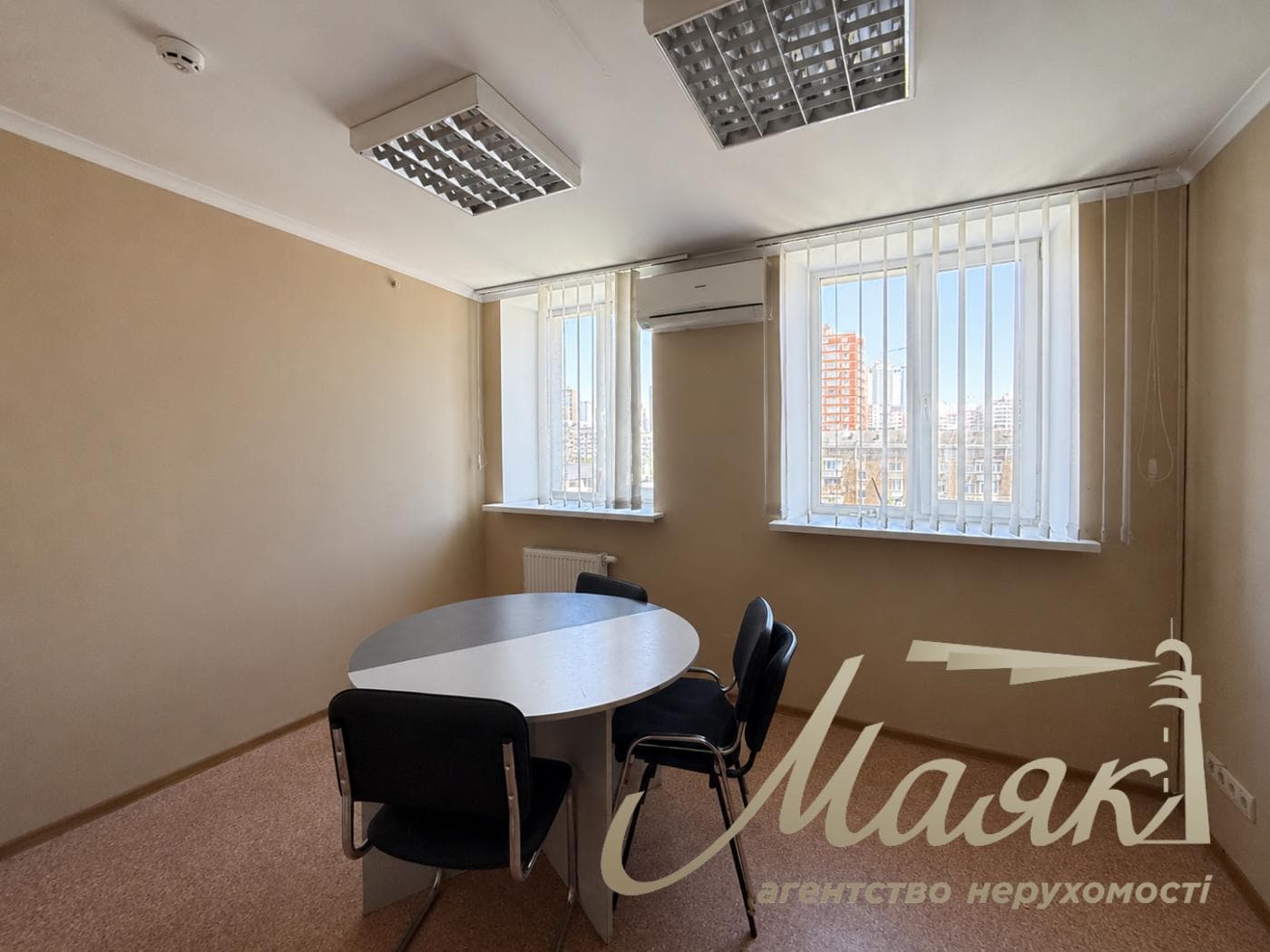 Office for rent 258m2 in the center of Kyiv, Antonovycha street.