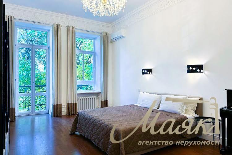 Rent 5 room apartment - Nazarovskaya (Vetrova) st. 19