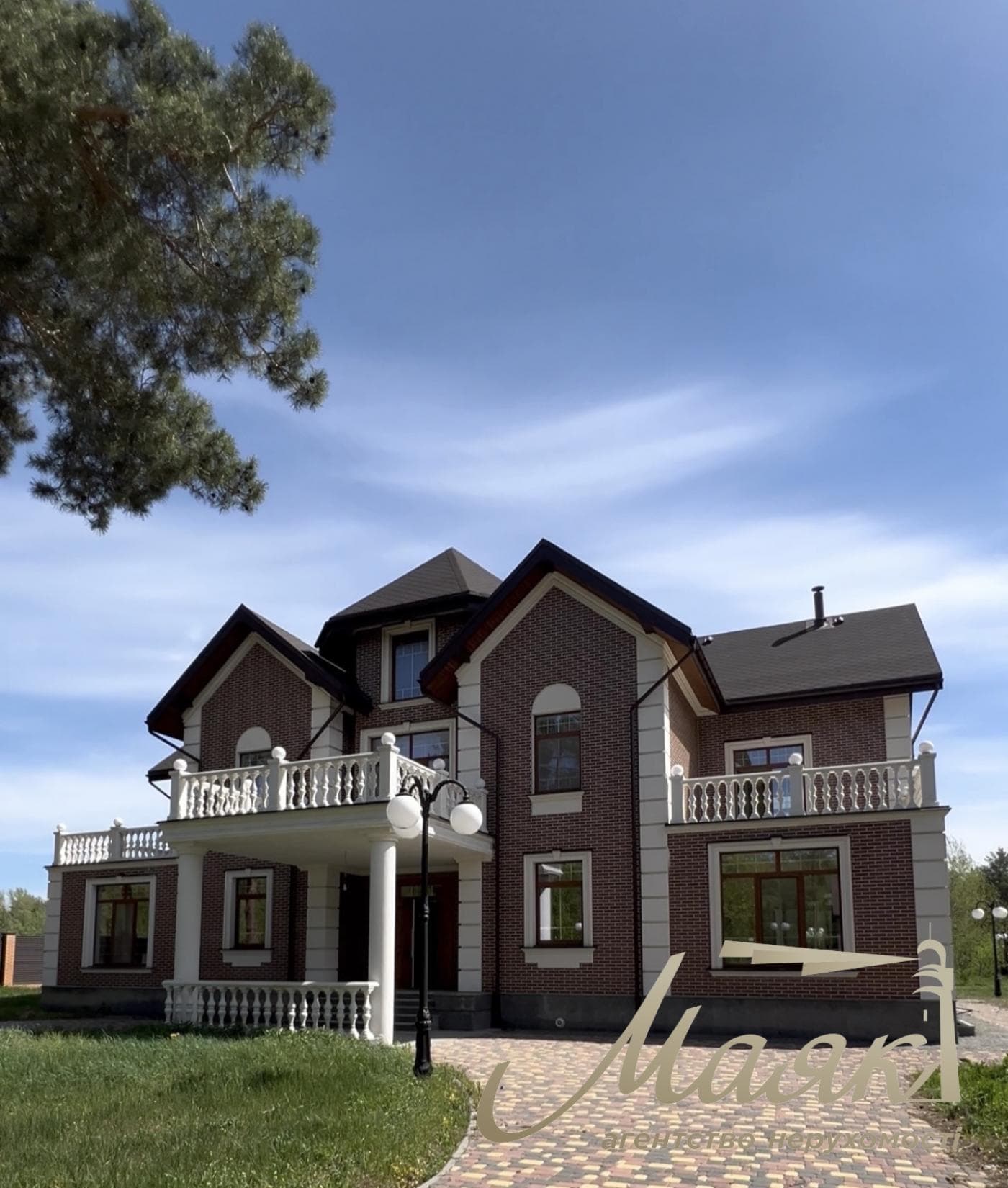 Продаж будинку 418.6м2 з виходом до води, ділянка 50 соток у КМ "Dream Village", с. Лебедівка