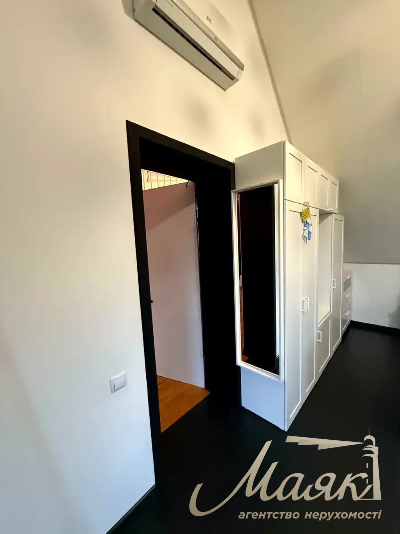 Оренда сучасного будинку площею 150 м² у с. Гвоздів, вул. Зарічна, Київська область, Обухівський район.