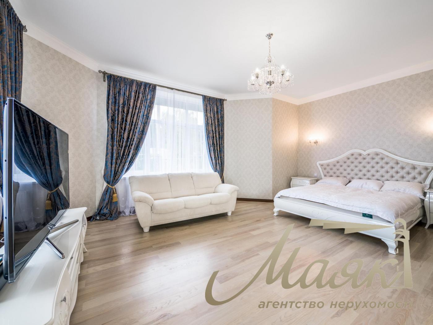 Rent of 3-storey house (840m2) s.Kozin