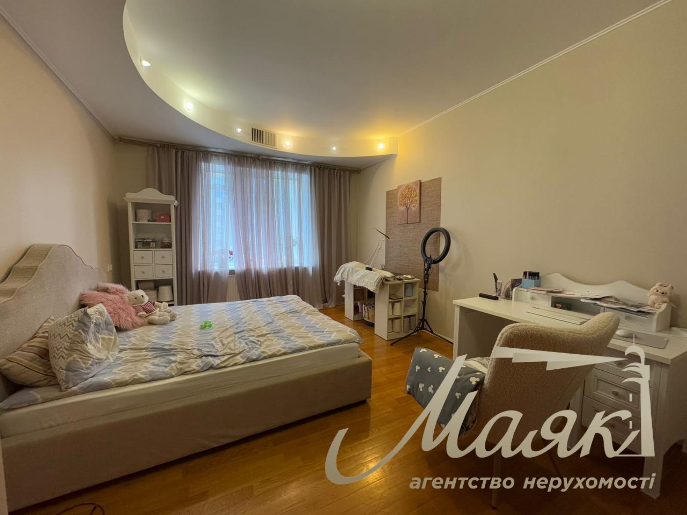 Продаж 3-х кімнатної квартири, Драгомирова, 4, Печерськ, Центр!