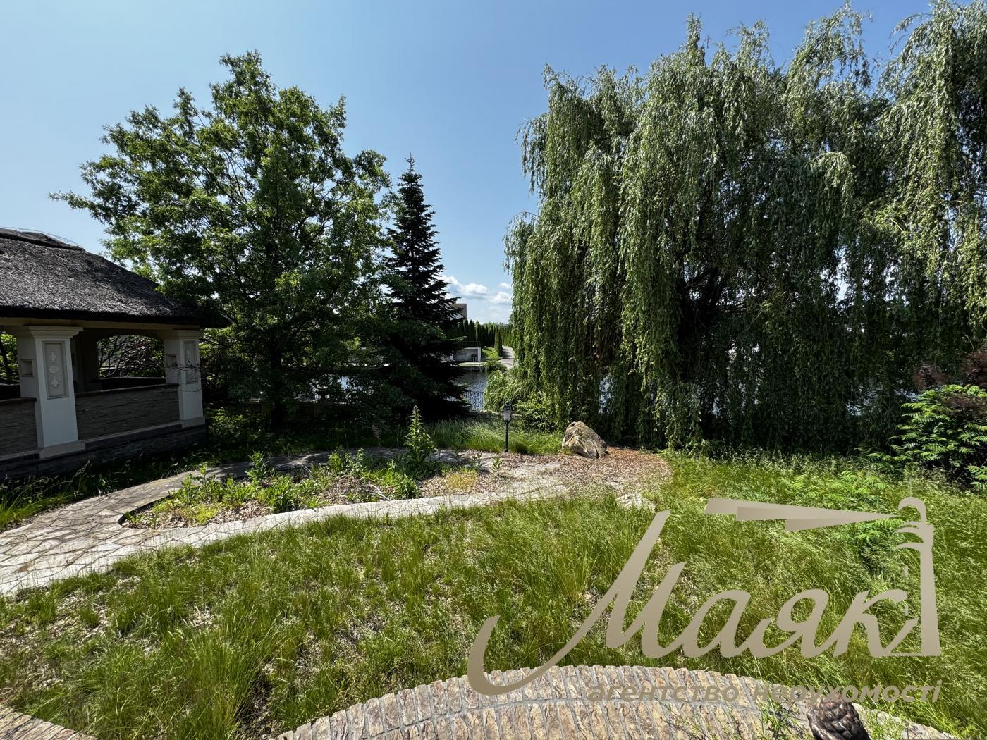 Продаж будинку біля води 1200 кв.м у Кончі-Заспі | Свій пляж і вихід до води