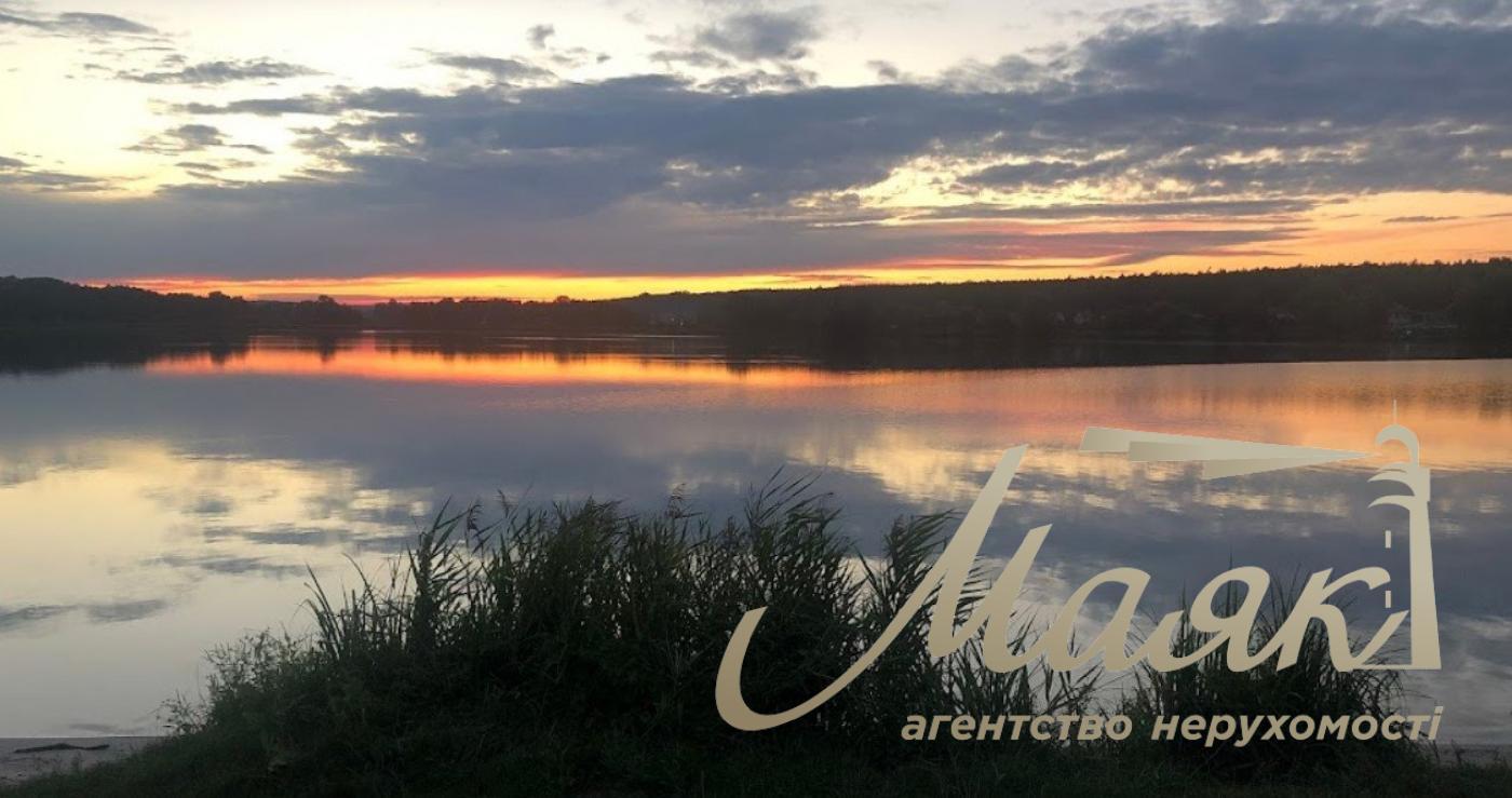 Sale of a plot of land in the forest in the town. village Kruglik.