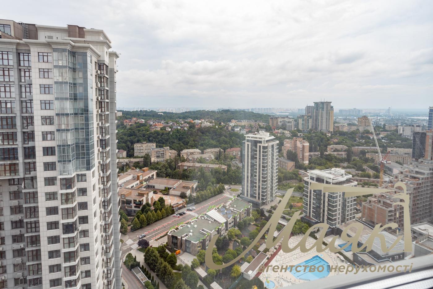 Rent 3-bedroom apartment LCD Novopecherskie Lipki, Verkhoglyada street (Dragomirov)