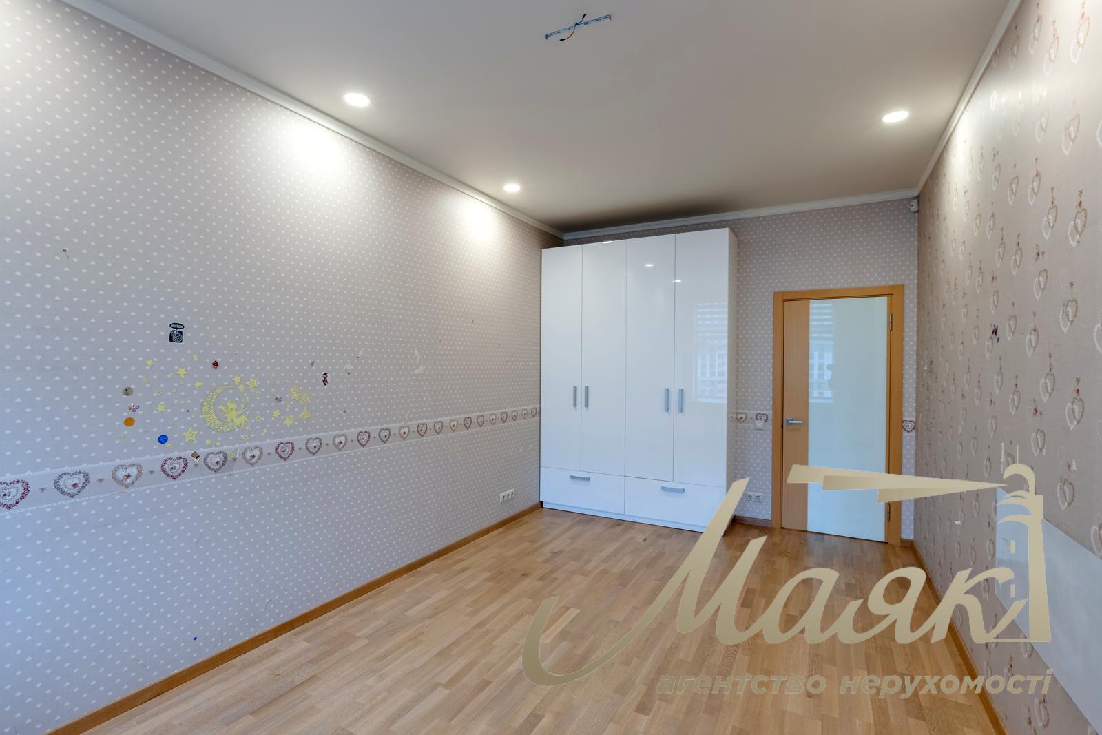 Продаж 4-кімнатної квартири в ЖК "Новопечерські Липки" Адреса: вул. О. Верхогляда (Драгомирова), 16, Печерський район.