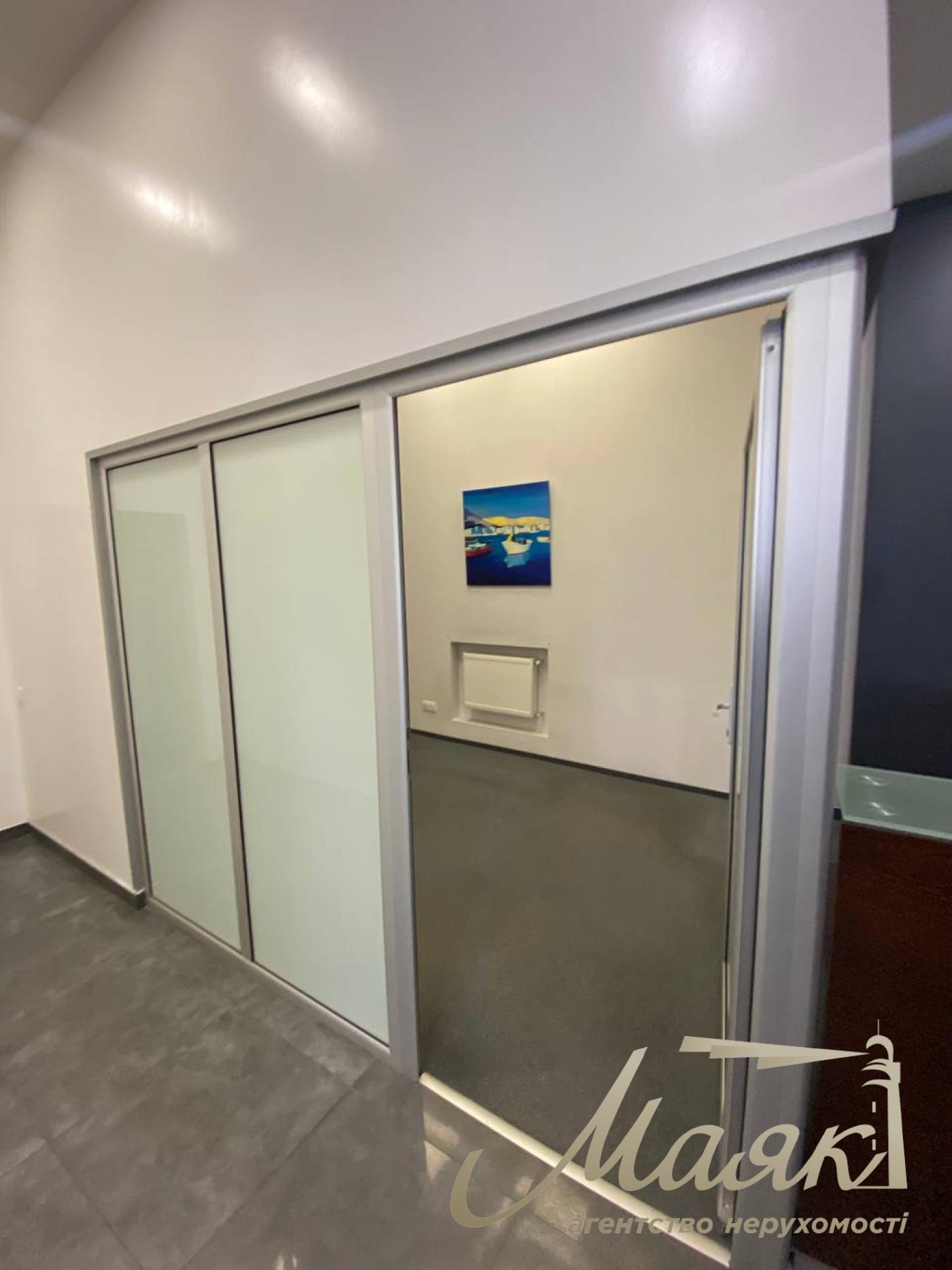 Rent commercial premises 500m2 in Pechersk