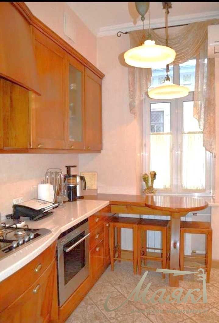 Продаж 2-комнатной квартиры 65.2м2 ул. Банковая, 1, рядом с Администрацией Президента