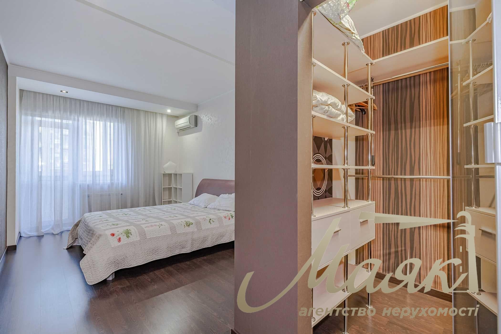 3-room apartment for rent at 27/78 Pankovskaya St., Downtown.
