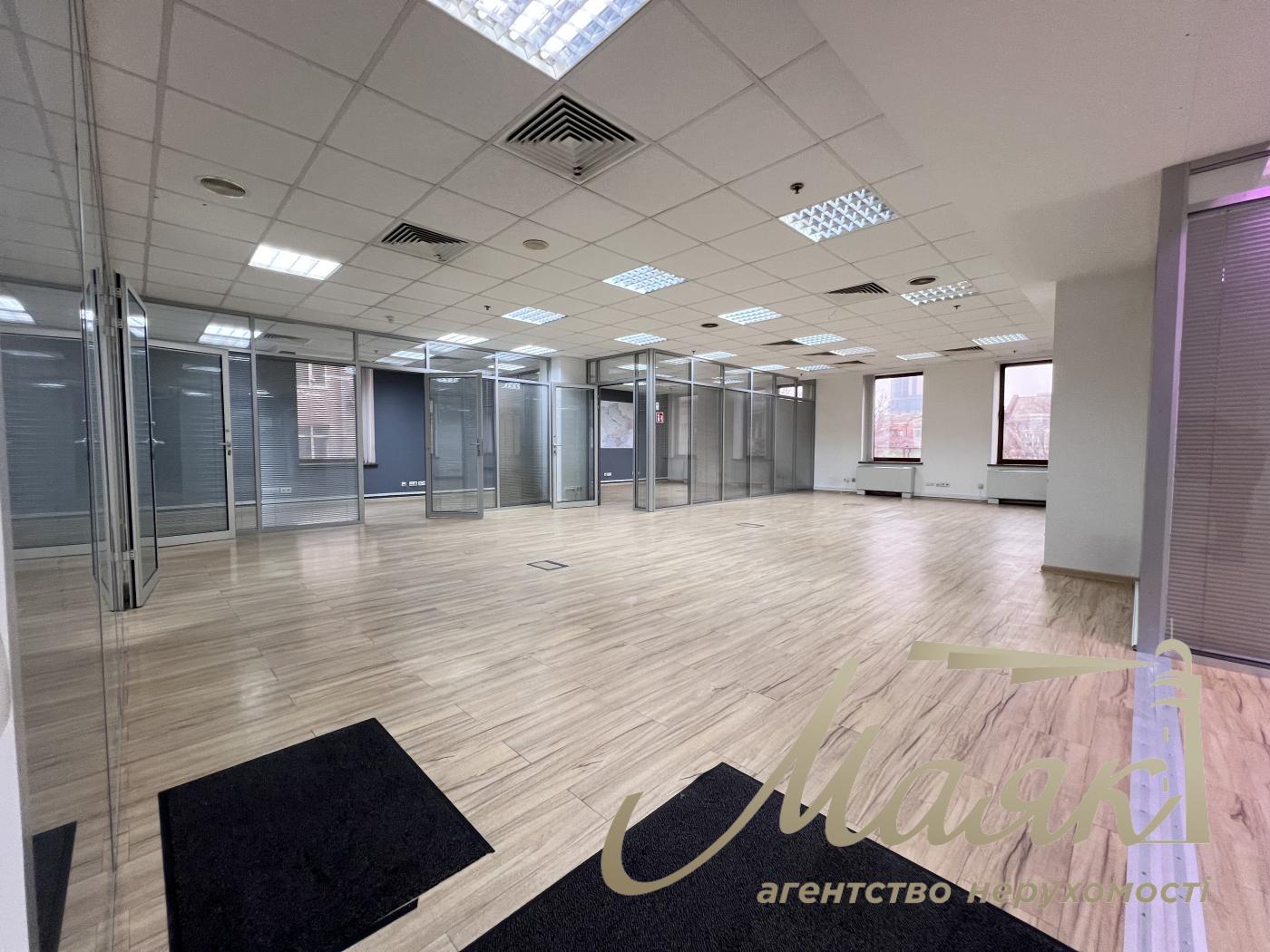 Оренда офісу 285 кв.м. в БЦ Леонардо вул.Богдана Хмельницького 52/17