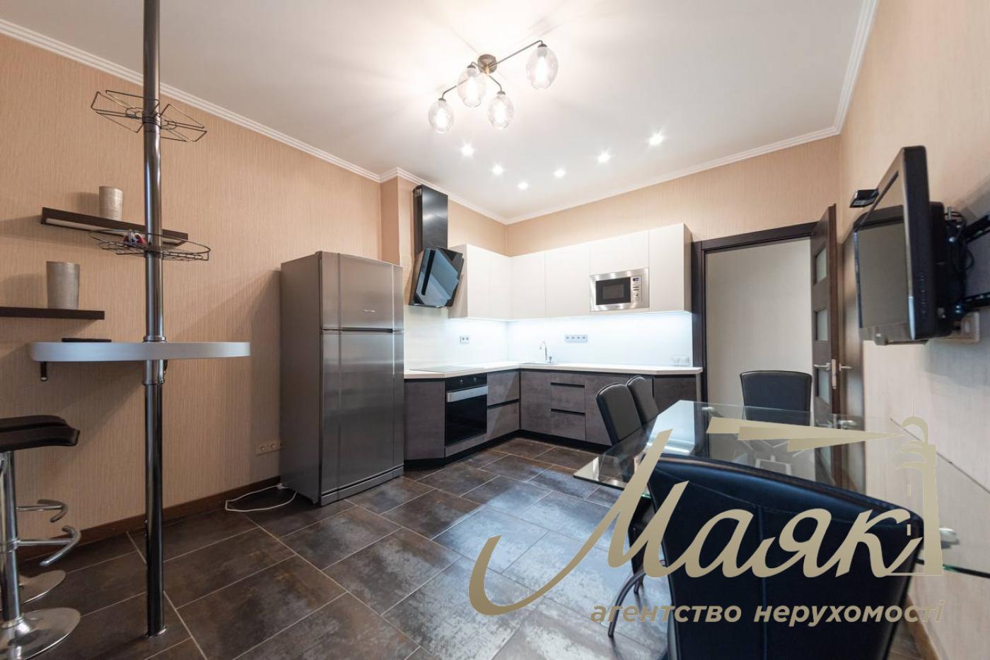 Rent 2-bedroom apartment 85m2 LCD Novopecherskie Lipki str. Andrey Verkhoglyada