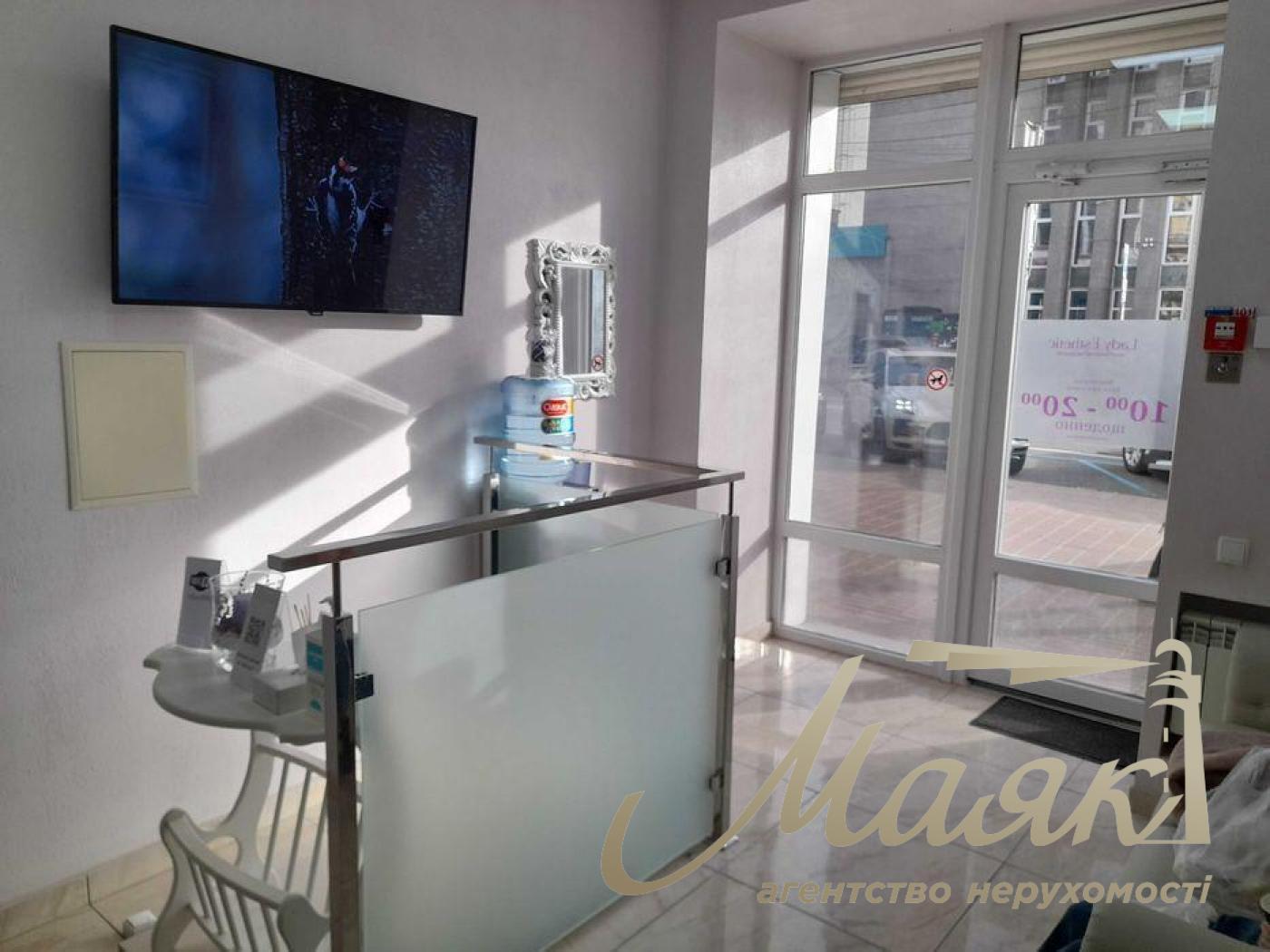 Оренда фасадного приміщення улю Фізкультури, Печерськ