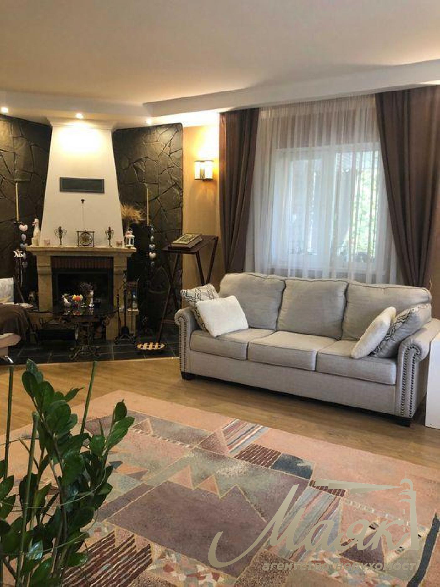 Sale of a 2-storey house 225 sq.m. Osokorki. Darnitsa. Plot 7.7 acres.