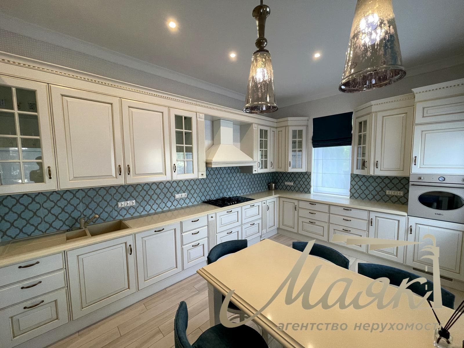 Продаж будинку 470м2 з новим басейном у Козині/Конча Заспа, КМ Montana Village, Обухівський напрямок, Київська область 12 соток землі.
