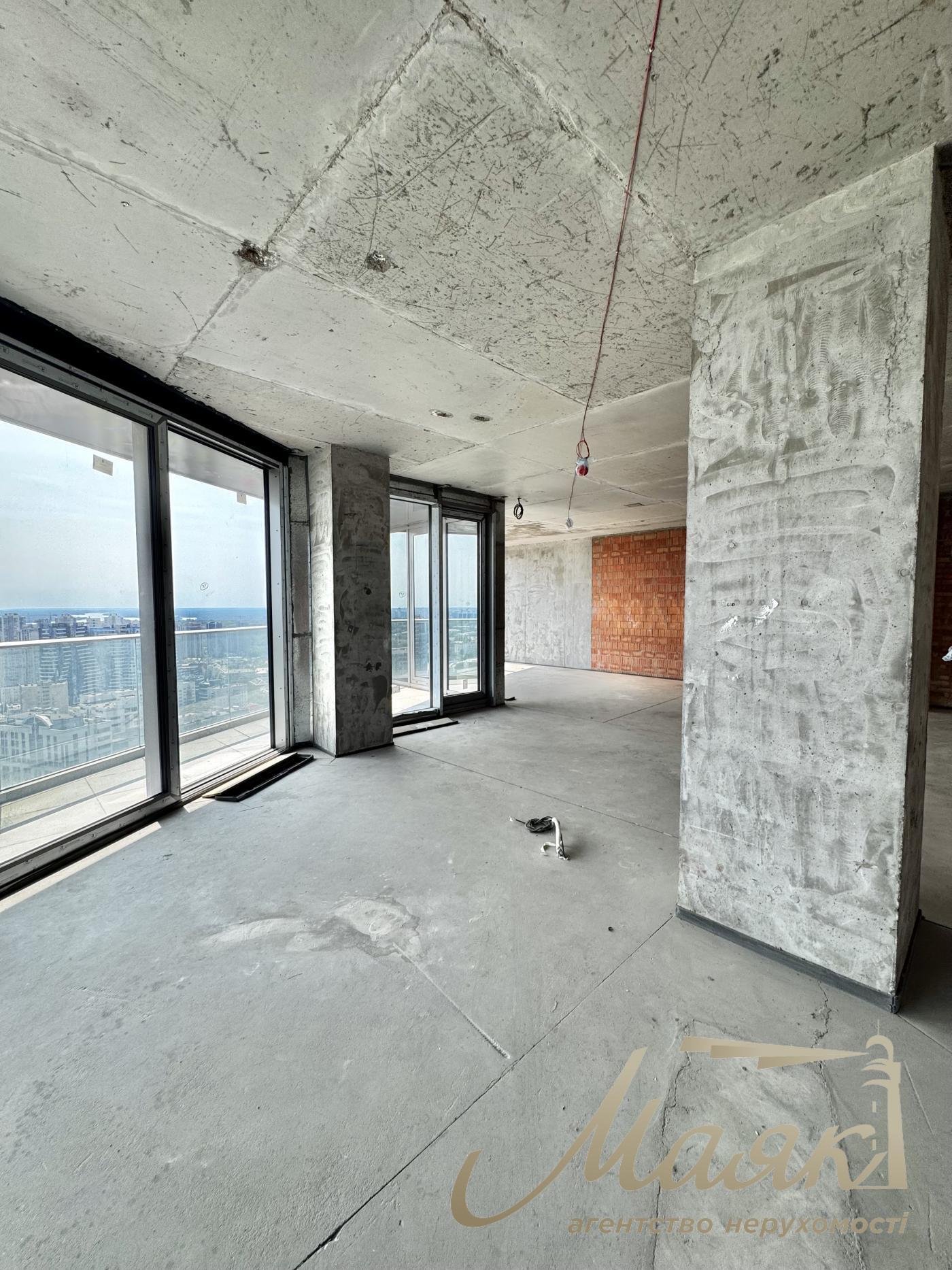Продажа квартиры без ремонта 240 кв.м. в ЖК Taryan Towers