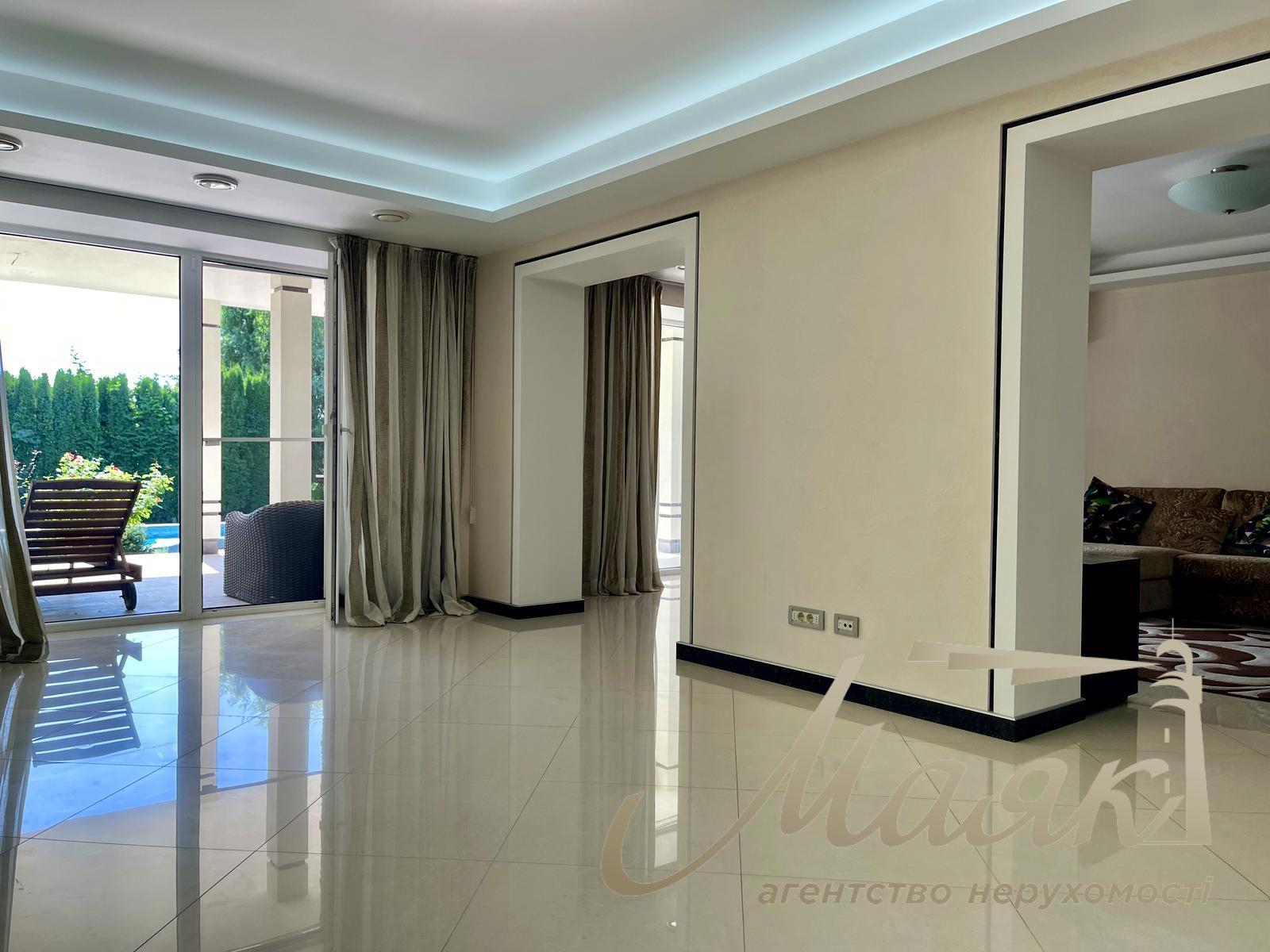 Оренда двоповерхового будинку 435 м² у с. Лісники, КМ "Зелений Гай".