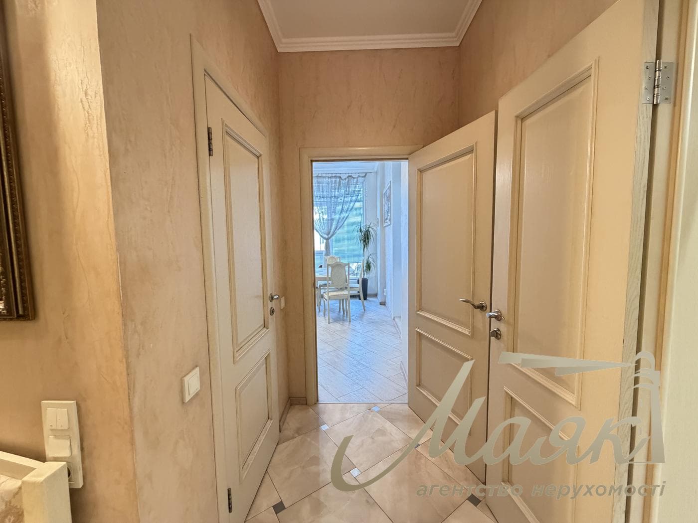 3-Bedroom Apartment for Rent in the Novopecherskie Lipki Residential Complex, Verkholyad Street (Dragomirova)