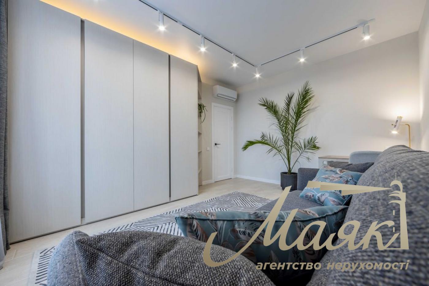 Продаж 2к квартири 84м2 у ЖК "Новопечерська Вежа".