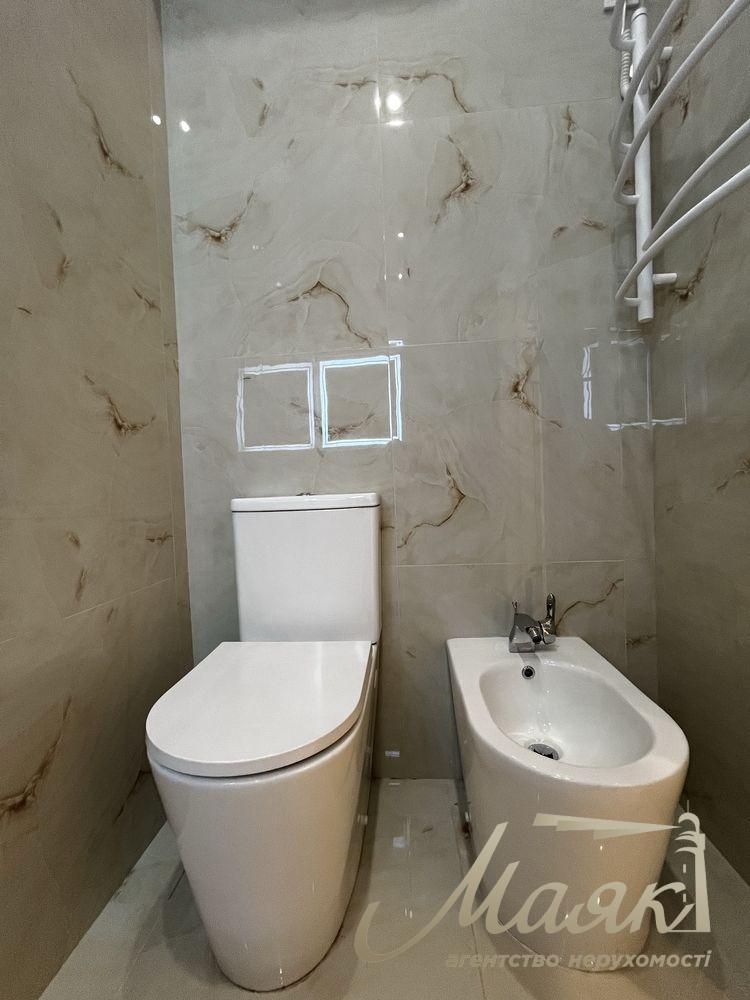 Rent 3-room apartment in the royal house, Tarasovskaya str. 8