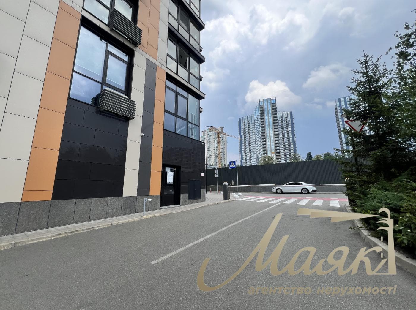 Продаж паркувального місця у ЖК «Французький квартал 2»