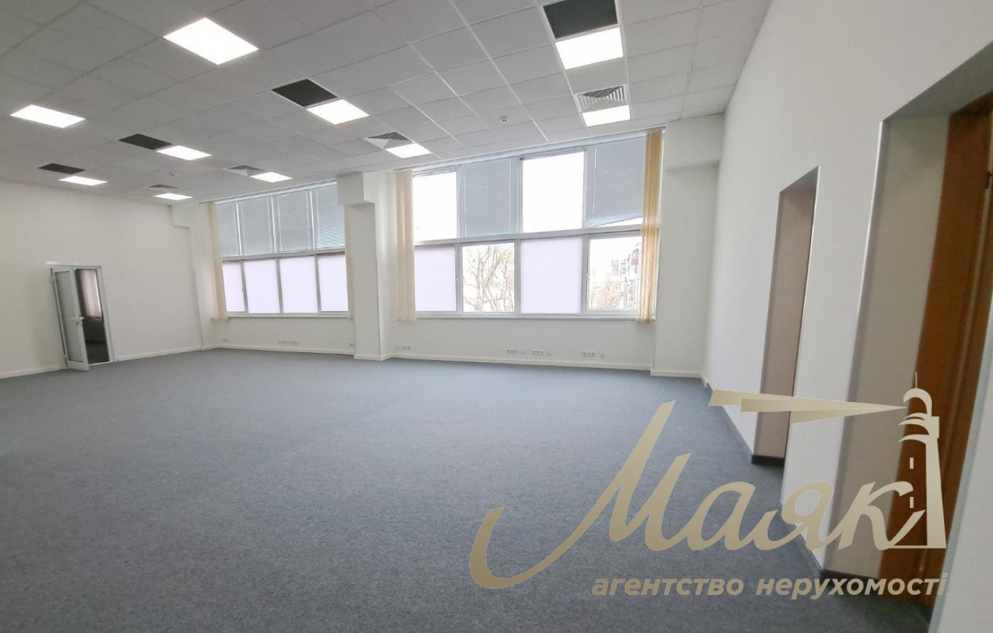 Аренда офисного помещения 184м2 возле м. Политехнический институт
