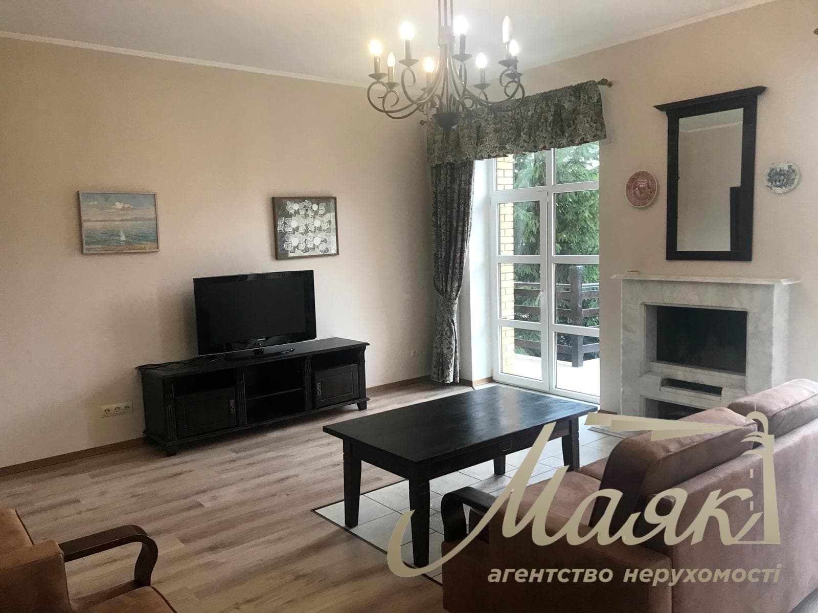 For sale luxury house on the bank of the Dnieper in the elite cooperative "Chernobylets", Obolonsky district, Kiev.