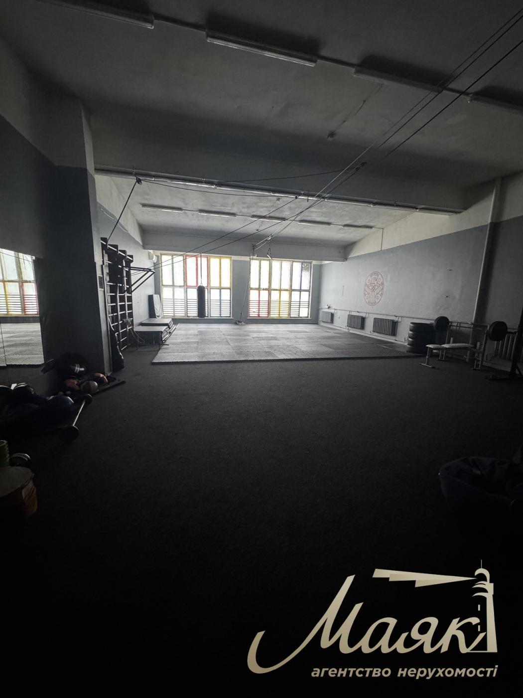 Оренда окремо розташованого спортивного комплексу Видубичі Під Дарницьким мостом