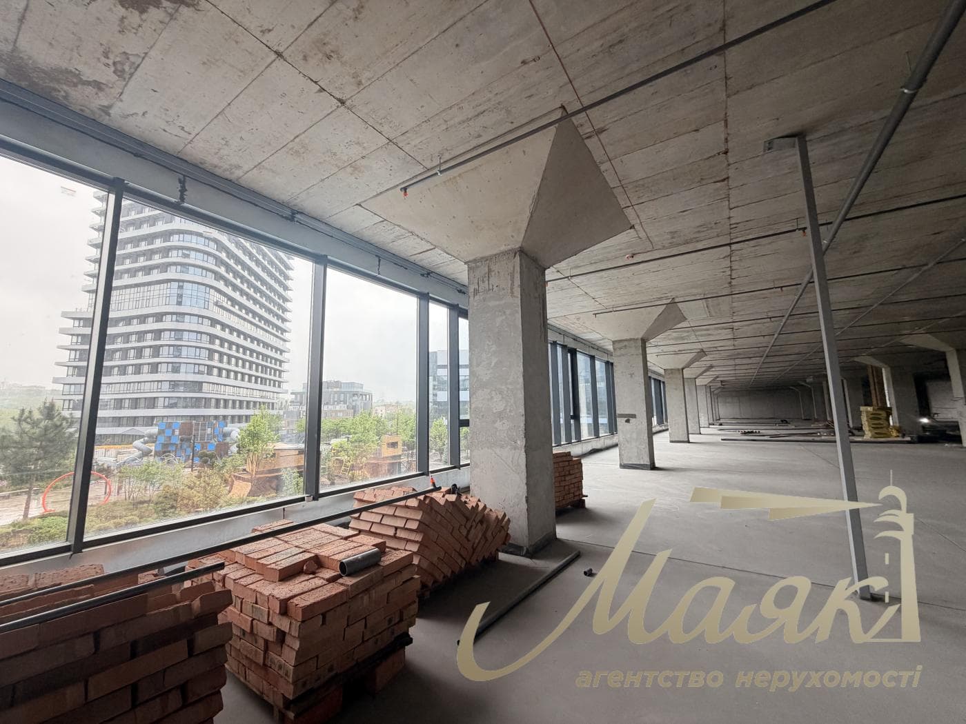 Продаж фасадного комерційного приміщення ЖК White Lines, вул. Васильківська
