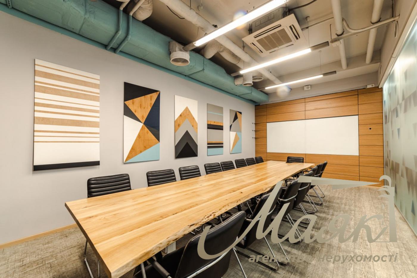 Оренда офісу 555 м2 у БЦ з ремонтом, меблями та терасою Олімпійська