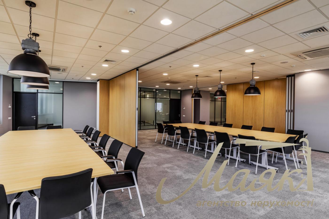 Rent 1194m2 in the Senator Business Center, Pechersky district.