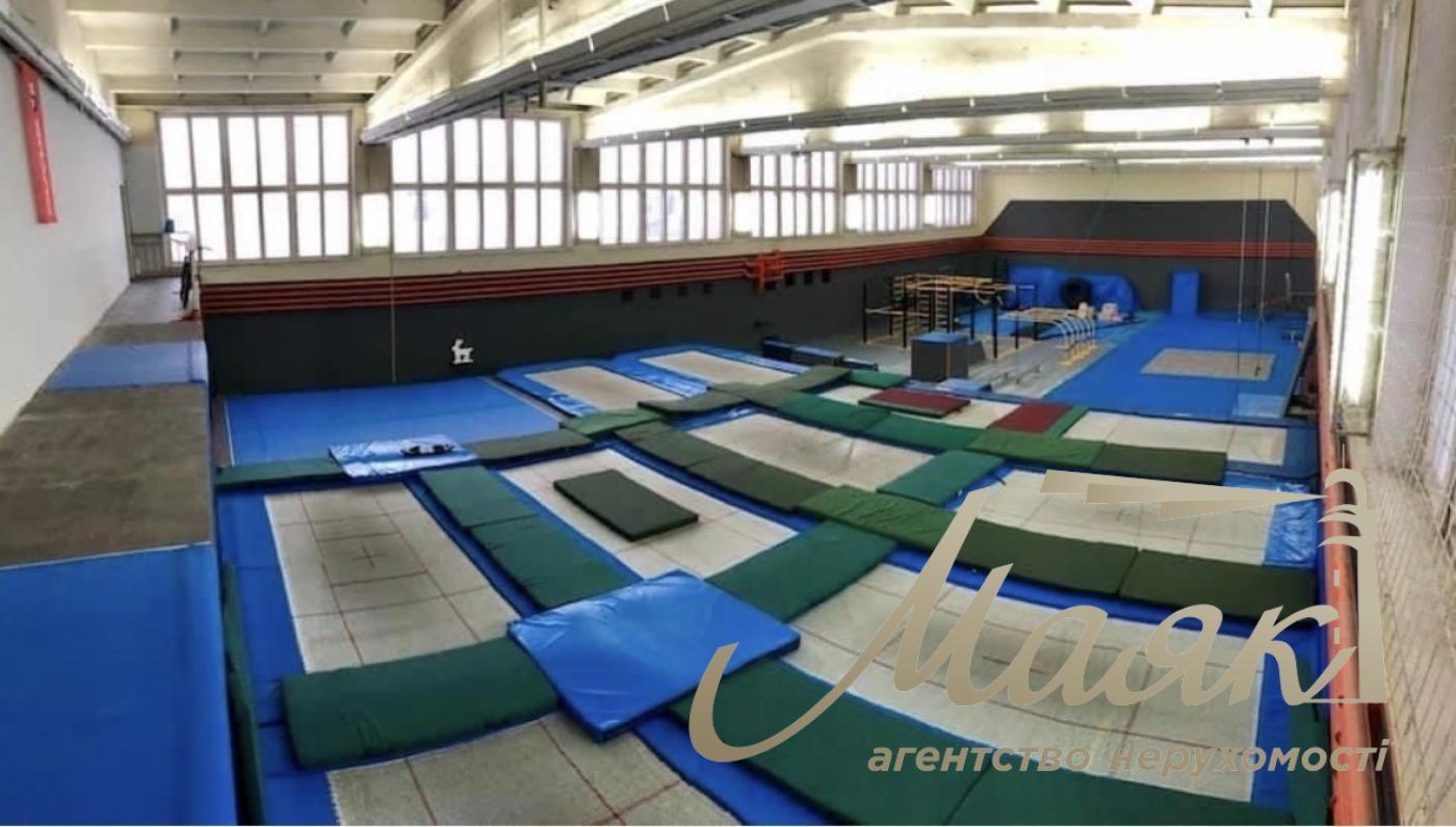 Оренда окремо розташованого спортивного комплексу Видубичі Під Дарницьким мостом