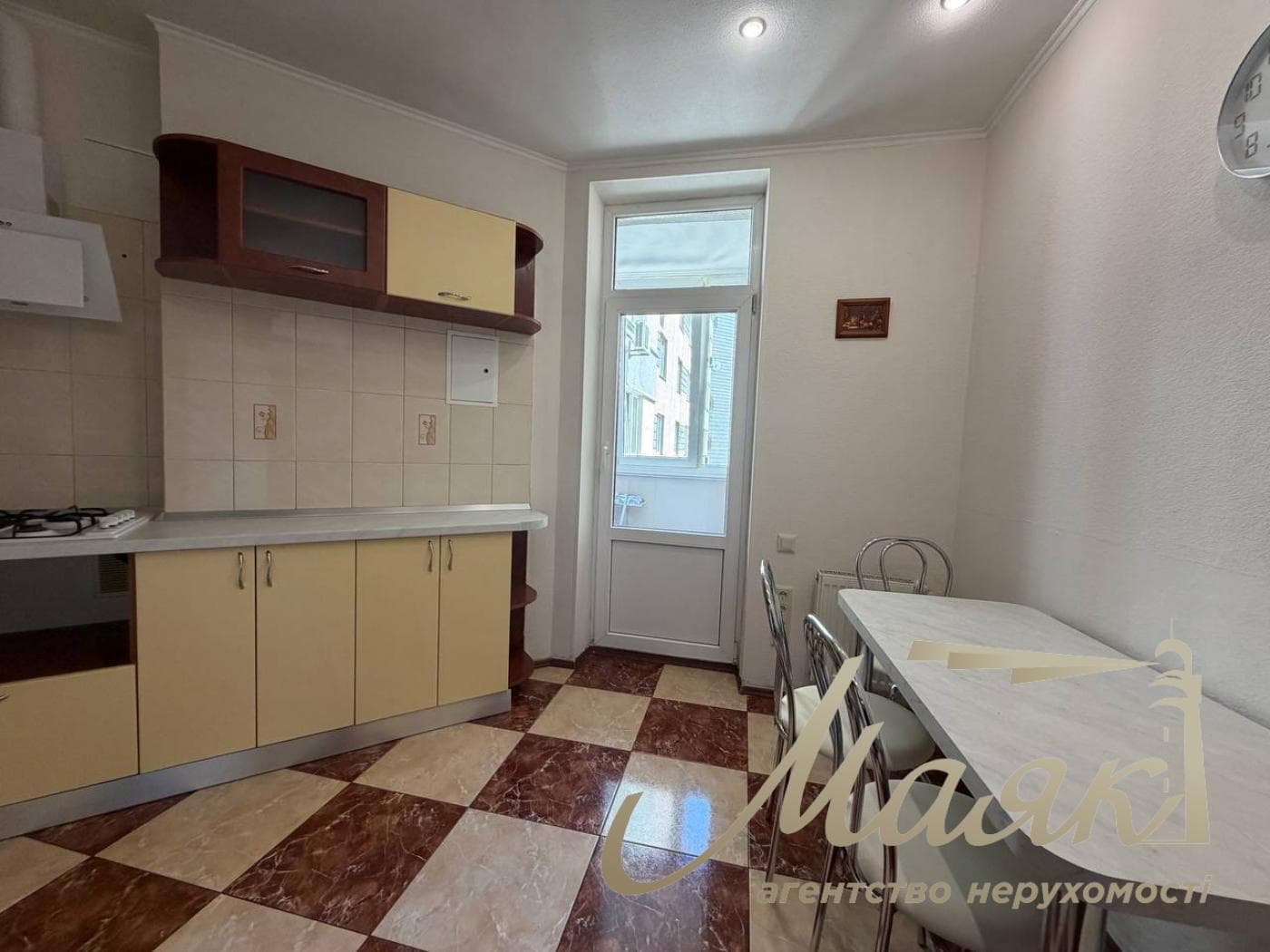 2-room apartment for rent at 4 Raisa Okipnaya Street, Levoberezhnaya.