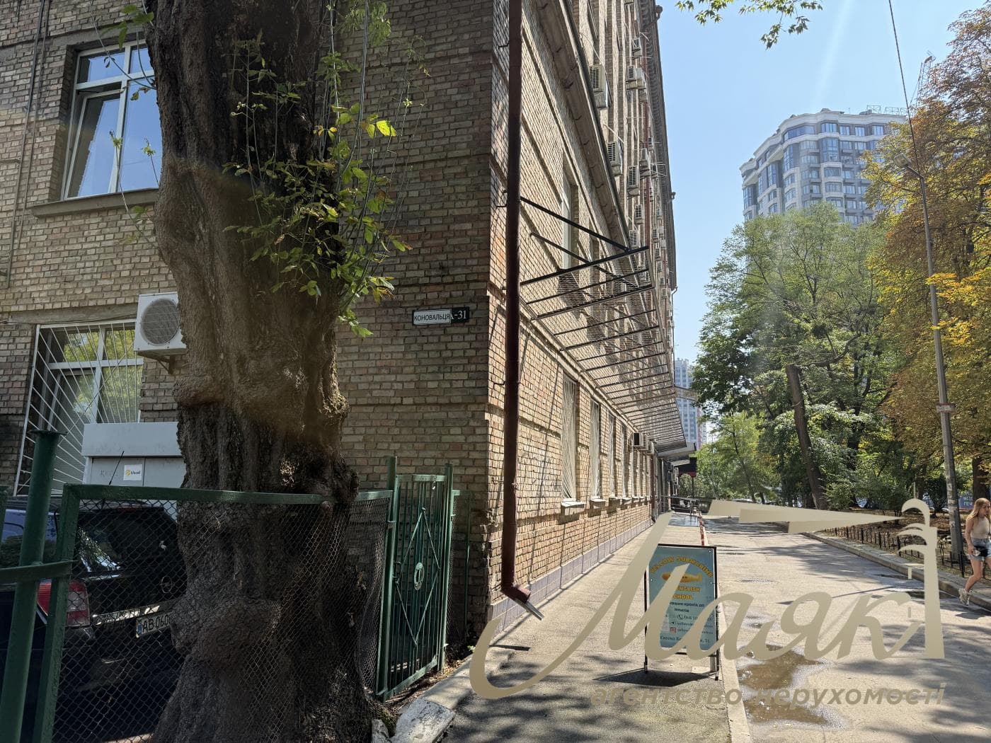 Продаж офісного поверху площею 1000 м², вул. Євгенія Коновальця, 31, Печерськ