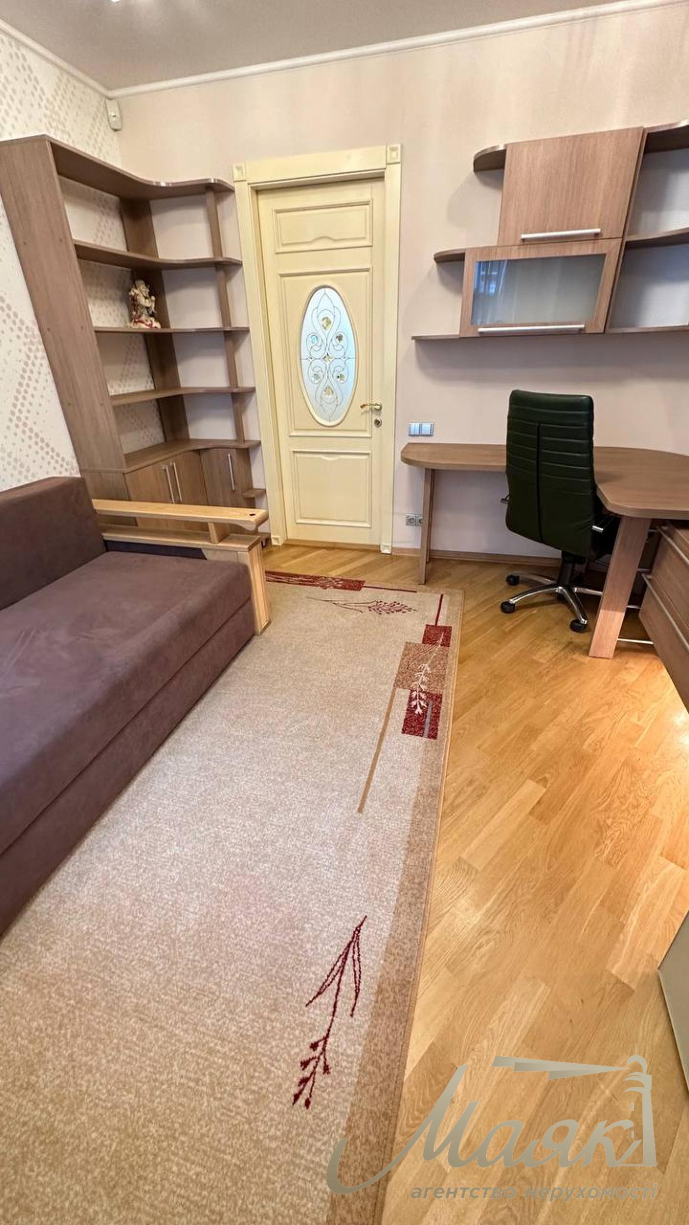 Rent 3-room apartment st. Shelkovichnaya, Lipki