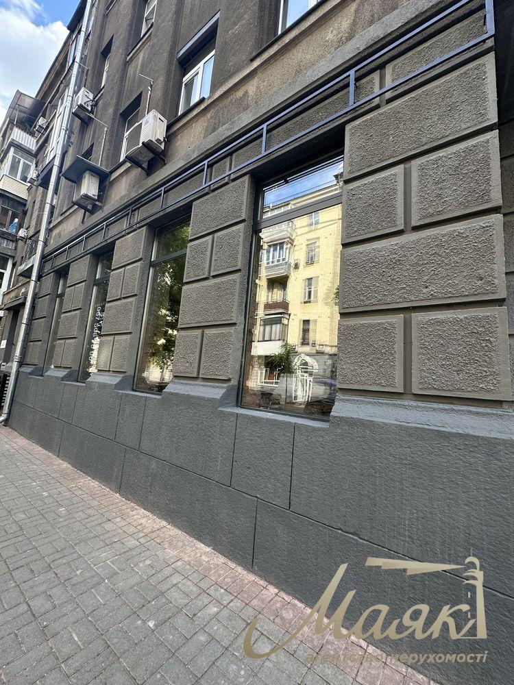 Оренда фасаду 147 м2, вул Інститутська, центр