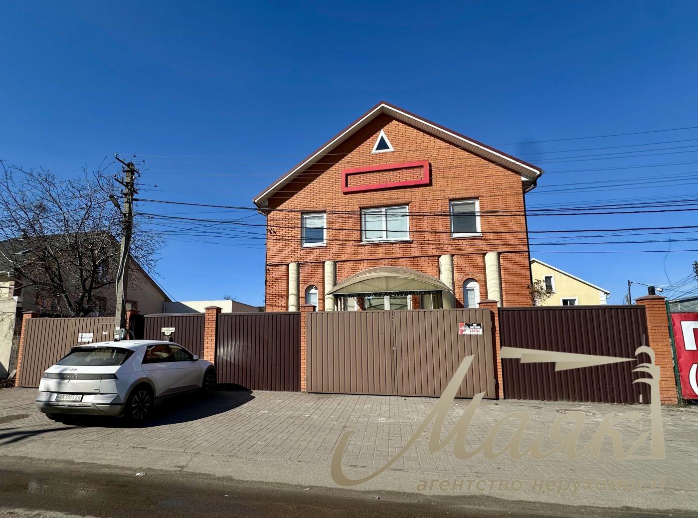 Rent a front building (656m2) on 7.5 hectares, Sadovaya street, with. Sofievskaya Borschagovka