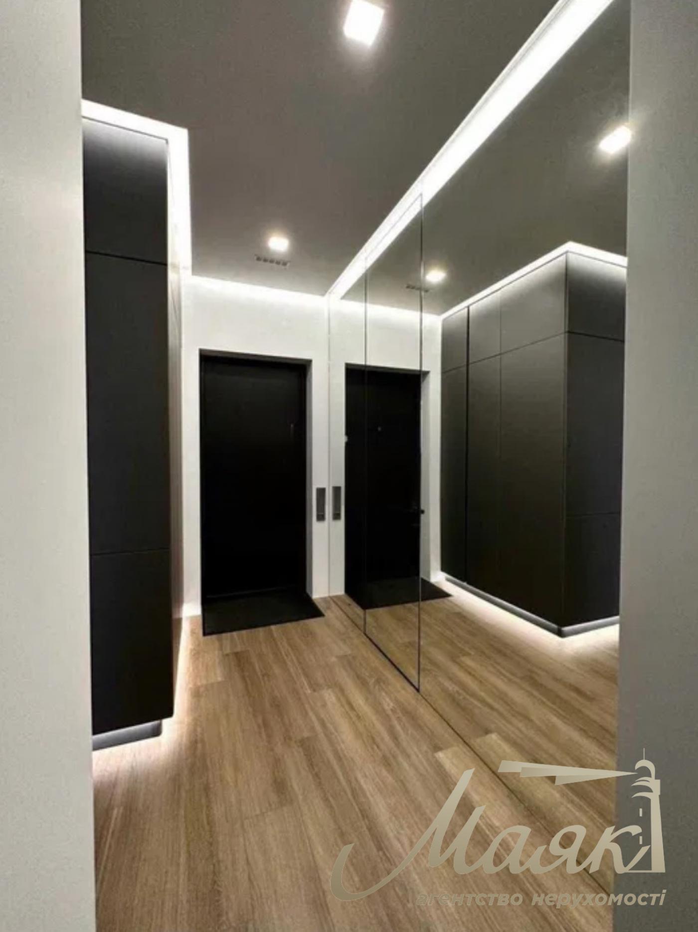 For sale view apartment 50m2 in the LCD "French Quarter 2" str. Predslavinskaya with a view of Pechersk.